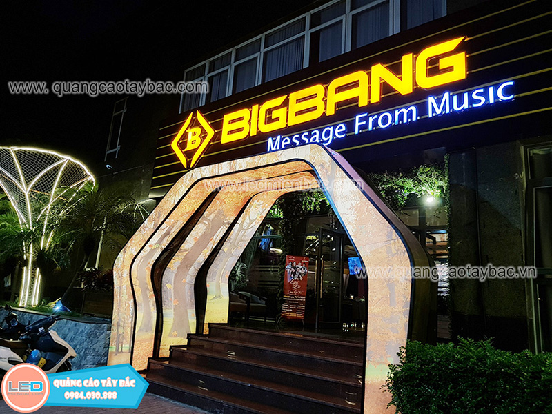 Biển quảng cáo phòng trà Bigbang