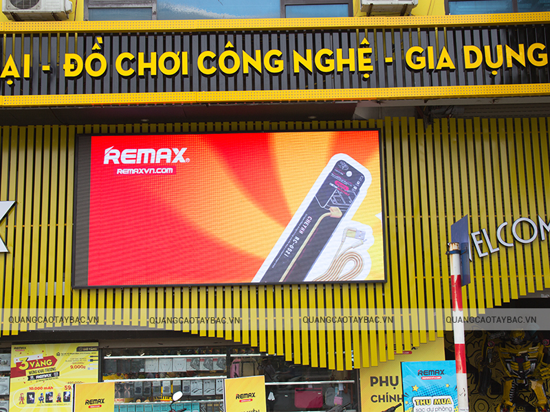 Biển quảng cáo phụ kiện điện thoại Remax