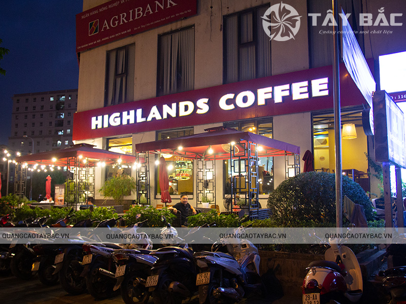 Biển quảng cáo highlans Coffee Nguyễn Chánh