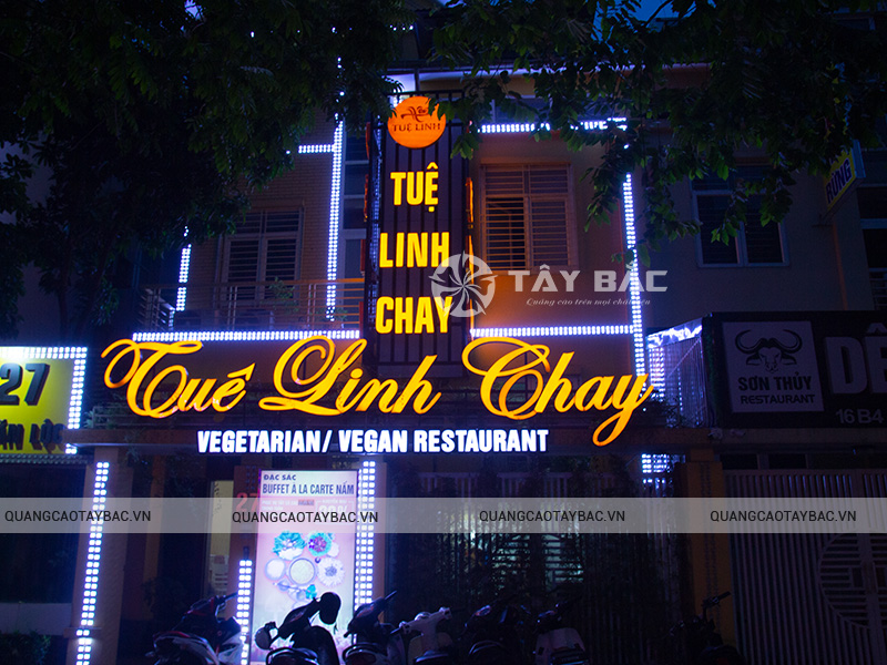 Biển quảng cáo nhà hàng chay Tuệ Linh