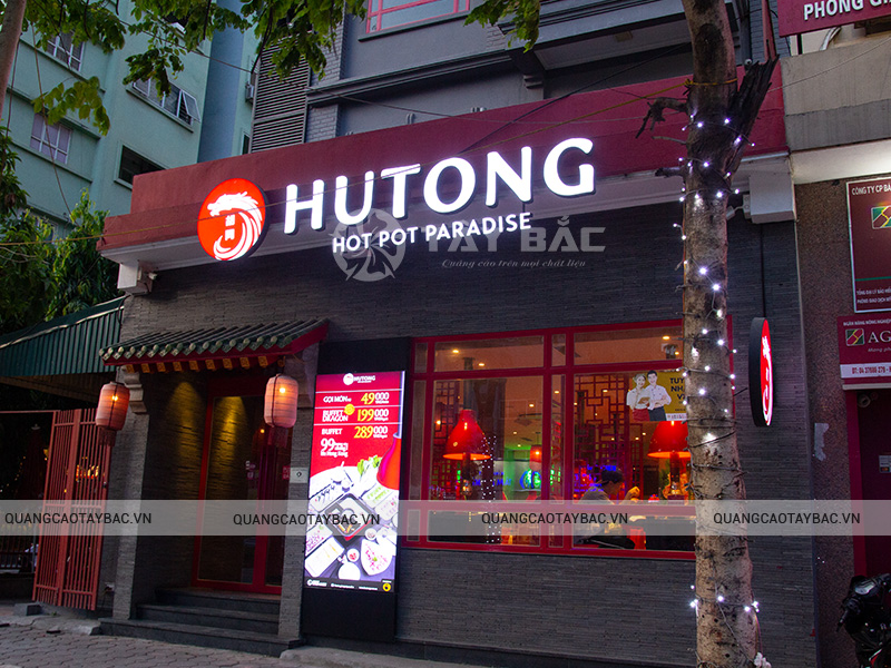 Biển quảng cáo nhà hàng nướng Hu-Tong tại Nguyễn Hoàng