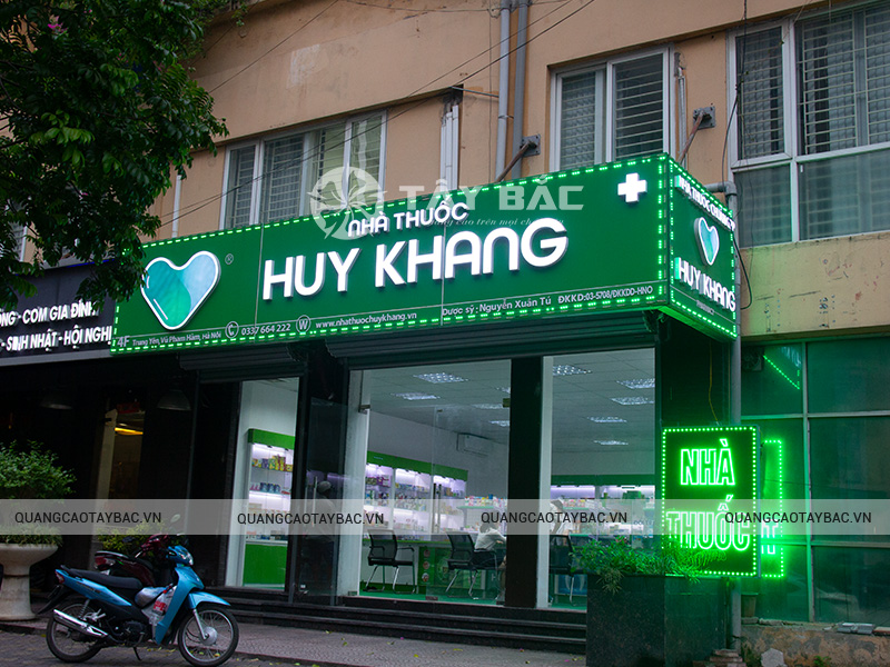 biển quảng cáo nhà thuốc Huy Khang
