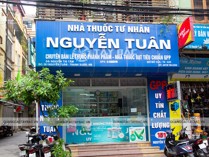 Biển quảng cáo nhà thuốc Nguyễn Tuân
