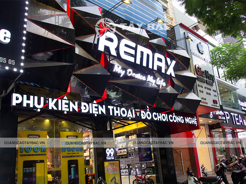 Biển quảng cáo phụ kiện Remax Thái Hà