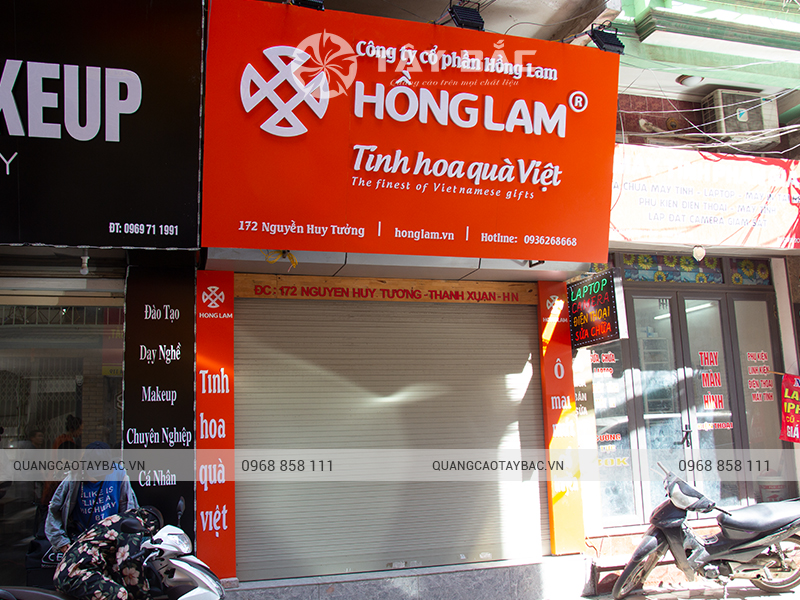 Thiết kế thi công biển hiệu cửa hàng Hồng Lam