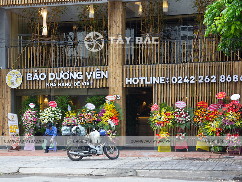 Biển quảng cáo nhà hàng Dê Việt