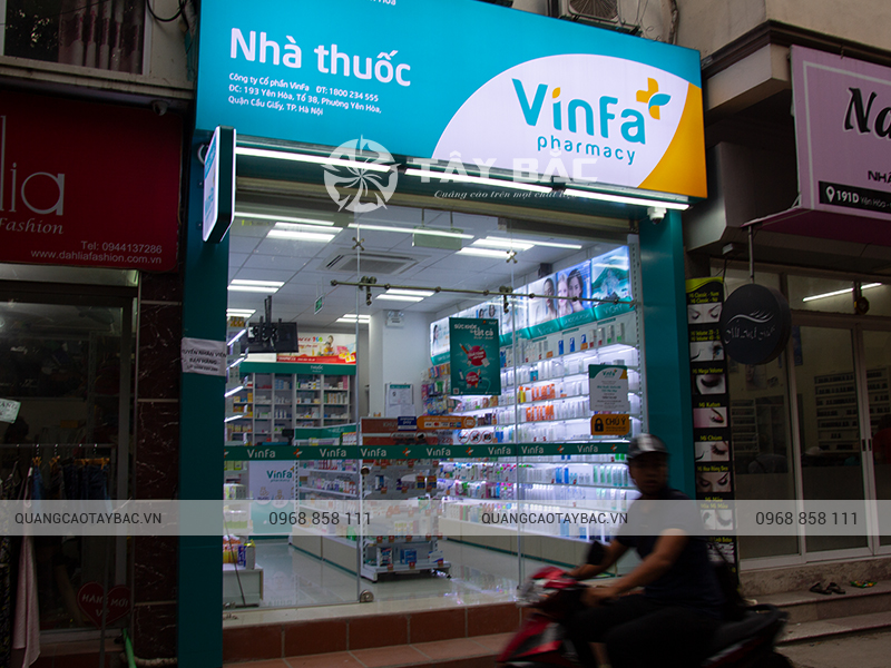 Biển quảng cáo nhà thuốc Vinfa