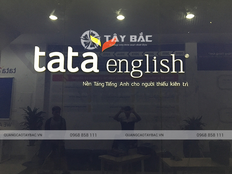 Biển quảng cáo trung tâm tiếng anh Tata