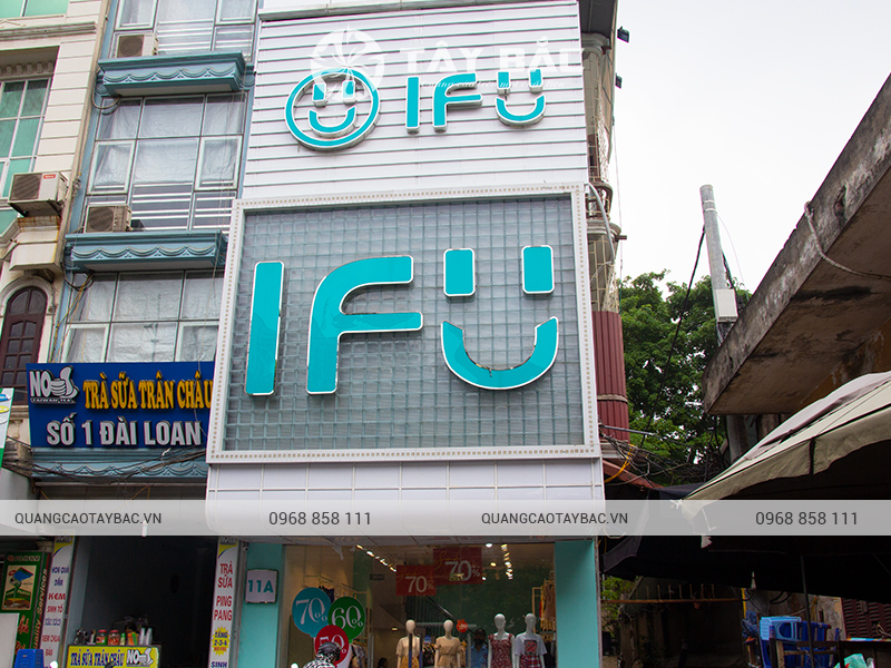 Biển quảng cáo cửa hàng thời trang Ifu